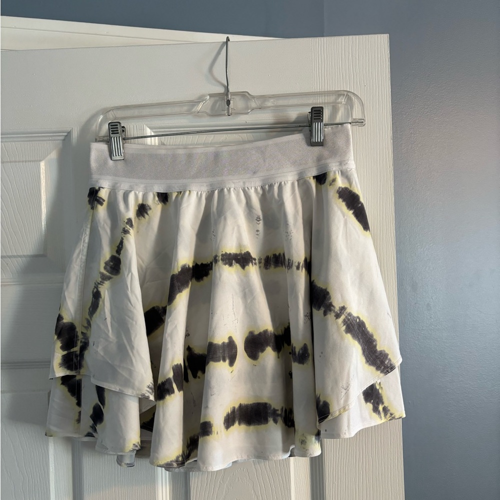 Lululemon fitness skirt. Worn once. Size 6.